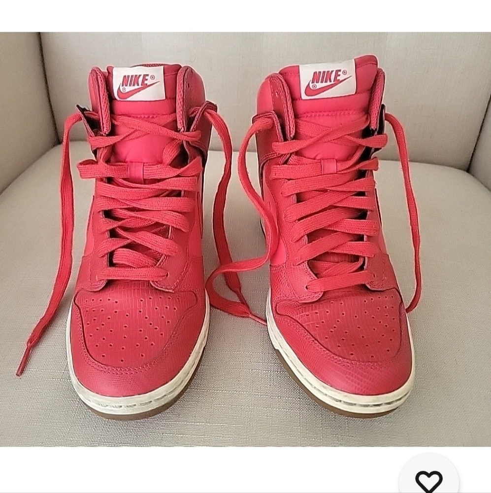Nike Dunk Sky Hi Red Women’s Size 7.5 Leather Hidden Wedge Sneakers 528899-603 - Picture 2 of 7